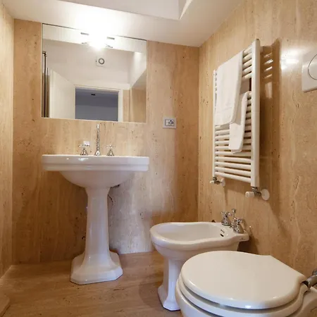 Апартаменты Magnolia Apartment, Historic And Elegant, Seaview, 2 Aircondo Bdr, 2bth, Pedestrian Area, Free Garage 200 Mt Far! Леричи