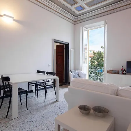 Magnolia Apartment, Historic And Elegant, Seaview, 2 Aircondo Bdr, 2bth, Pedestrian Area, Free Garage 200 Mt Far! *