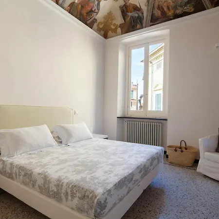 Апартаменты Magnolia Apartment, Historic And Elegant, Seaview, 2 Aircondo Bdr, 2bth, Pedestrian Area, Free Garage 200 Mt Far!