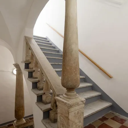 Magnolia Apartment, Historic And Elegant, Seaview, 2 Aircondo Bdr, 2bth, Pedestrian Area, Free Garage 200 Mt Far! *