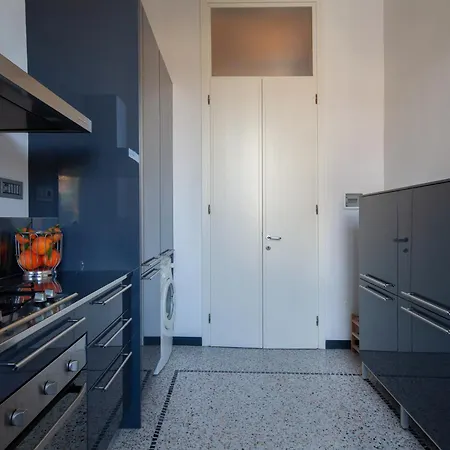 Magnolia Apartment, Historic And Elegant, Seaview, 2 Aircondo Bdr, 2bth, Pedestrian Area, Free Garage 200 Mt Far! Апартаменты