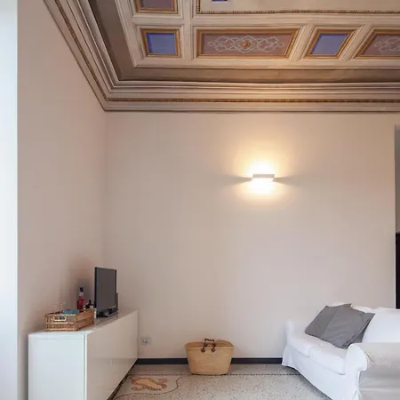Апартаменты Magnolia Apartment, Historic And Elegant, Seaview, 2 Aircondo Bdr, 2bth, Pedestrian Area, Free Garage 200 Mt Far! Леричи