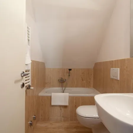 Magnolia Apartment, Historic And Elegant, Seaview, 2 Aircondo Bdr, 2bth, Pedestrian Area, Free Garage 200 Mt Far! Апартаменты *